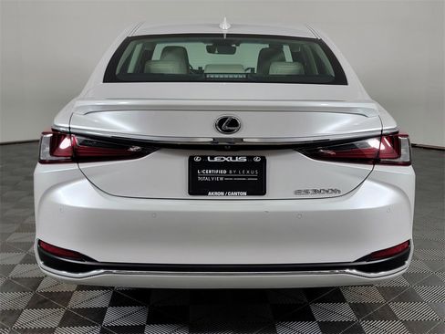 Used 2024 Lexus ES 300h w/ Luxury Package image 9