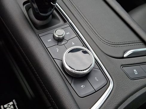 Used 2023 Cadillac XT6 Premium Luxury w/ Technology Package image 18