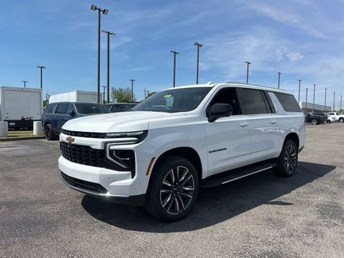 New 2026 Chevrolet Suburban LS w/ LS Custom Edition AWD/4WD image 7