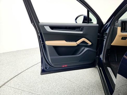 Used 2024 Porsche Cayenne image 24