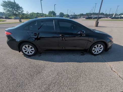 Used 2025 Toyota Corolla LE FWD image 2