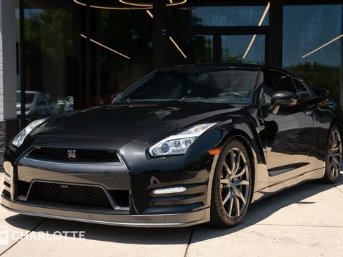 Used 2015 Nissan GT-R Premium AWD/4WD image 6