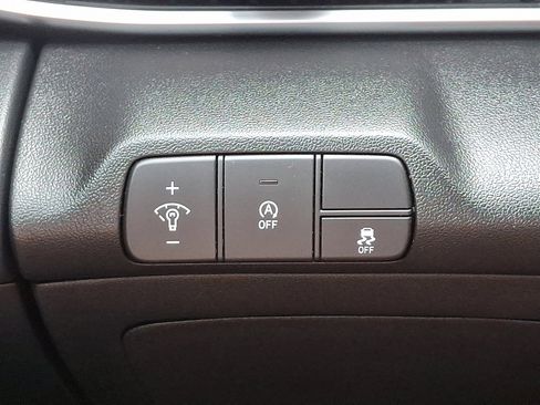 Certified 2025 Hyundai Elantra SE image 22