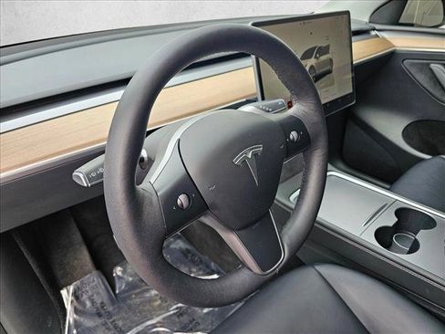 Used 2023 Tesla Model Y Long Range AWD/4WD image 24