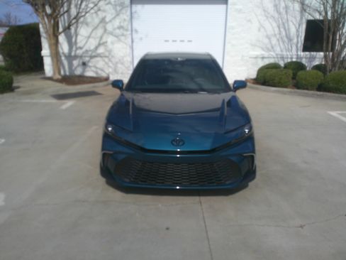 Used 2025 Toyota Camry SE w/ Convenience Package image 3