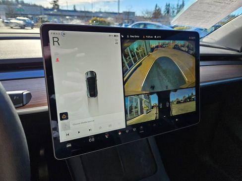 Used 2021 Tesla Model Y Long Range image 15