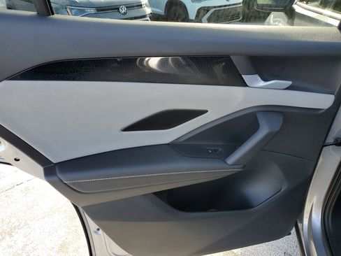 New 2026 Volkswagen Tiguan SE image 11