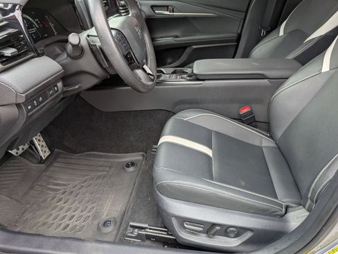 Used 2025 Toyota Camry SE w/ Convenience Package image 14