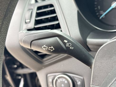 Used 2017 Ford Escape SE w/ Equipment Group 201A FWD image 27
