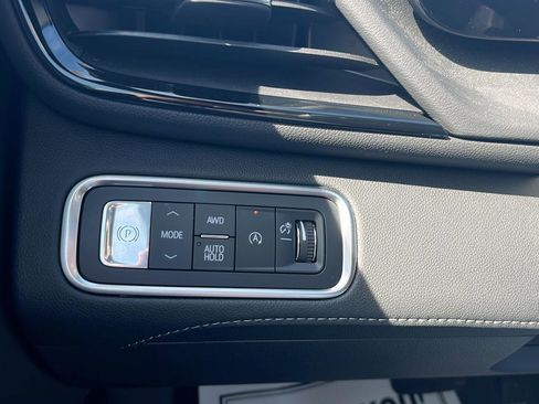Used 2025 Buick Enclave Avenir w/ Super Cruise Package AWD/4WD image 16