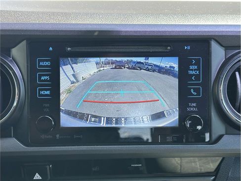 Used 2017 Toyota Tacoma TRD Sport w/ Tow Package (A/T) image 22