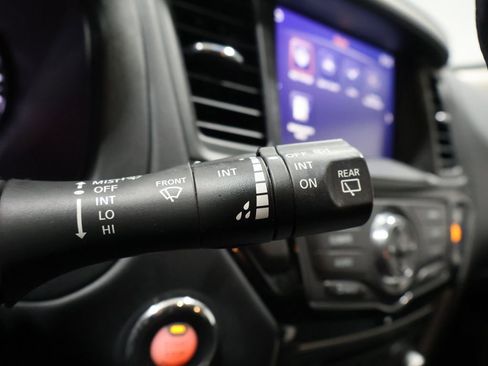 Used 2020 Nissan Pathfinder S image 36