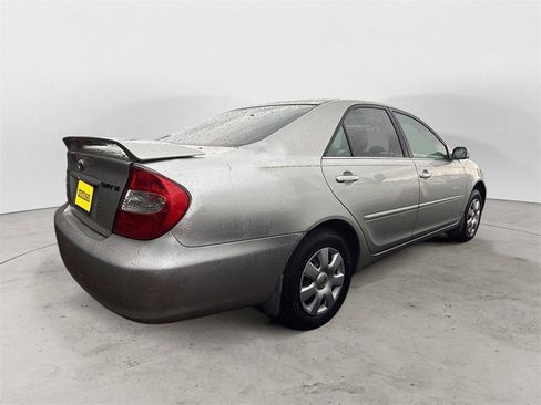 Used 2004 Toyota Camry LE image 4