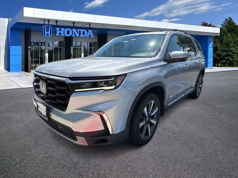 Certified 2024 Honda Pilot Touring image 1