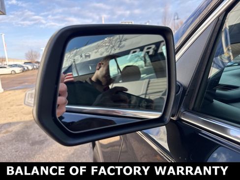 Used 2023 Chevrolet Traverse LT image 11