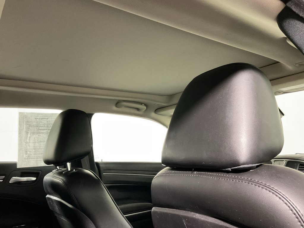 Used 2019 Chrysler 300 Limited AWD/4WD image 3