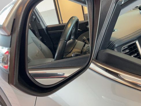 Used 2019 Toyota Highlander Limited FWD image 54