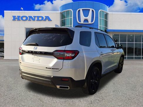 Used 2025 Honda Pilot Black Edition image 11