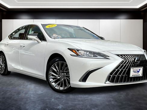 Used 2025 Lexus ES 300h w/ Luxury Package image 11