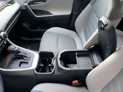 Used 2025 Toyota RAV4 Limited image 21