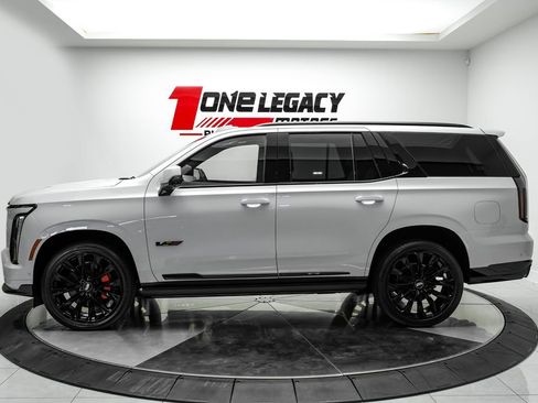 Used 2026 Cadillac Escalade V w/ LPO, ONYX Package AWD/4WD image 13