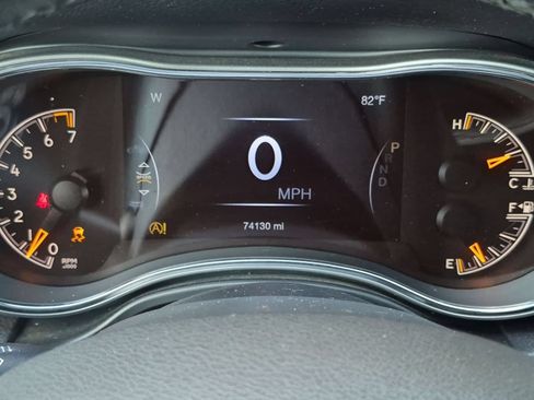 Used 2019 Jeep Grand Cherokee Laredo w/ Laredo X Package RWD image 17