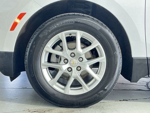 Used 2024 Chevrolet Equinox LS FWD image 13