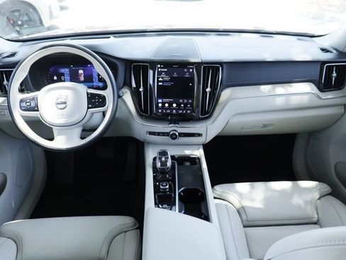 Used 2022 Volvo XC60 B5 Inscription w/ Advanced Package FWD image 25