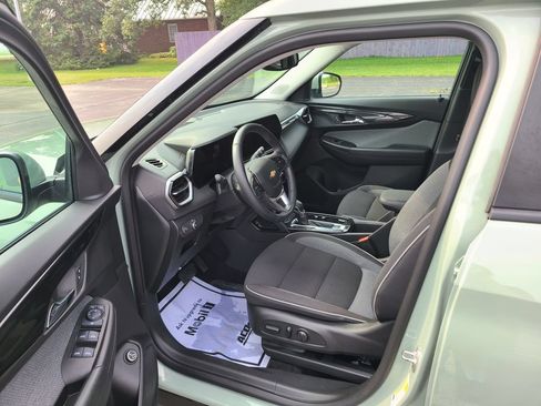 Used 2025 Chevrolet TrailBlazer LT w/ Convenience Package FWD image 22