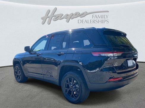 New 2025 Jeep Grand Cherokee Altitude image 26