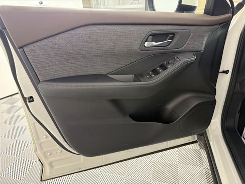Used 2023 Nissan Rogue SV AWD/4WD image 13