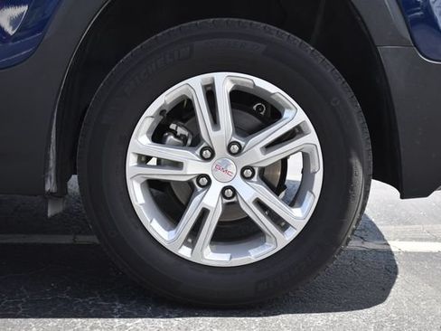 Used 2023 GMC Terrain SLE FWD image 29