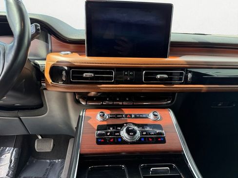 Used 2021 Lincoln Aviator Grand Touring w/ Equipment Group 302A AWD/4WD image 11