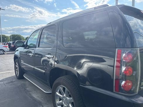 Used 2010 GMC Yukon Denali AWD/4WD image 3