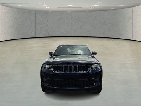 New 2026 Jeep Grand Cherokee Laredo image 2