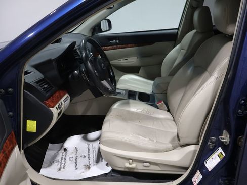 Used 2011 Subaru Outback 2.5i Limited image 2