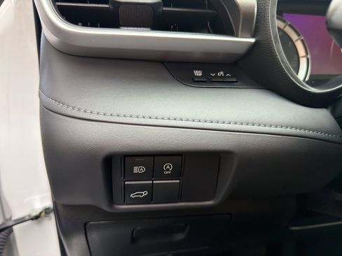 Used 2023 Toyota Highlander LE image 19