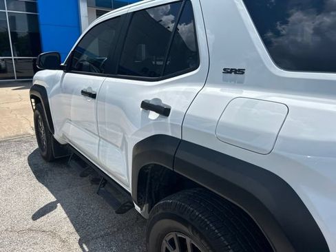 Used 2025 Toyota 4Runner SR5 AWD/4WD image 7