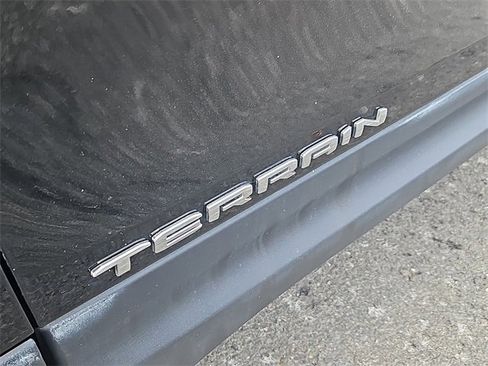 Used 2024 GMC Terrain SLT image 13