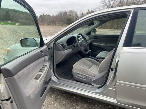 Used 2004 Toyota Camry LE FWD image 4