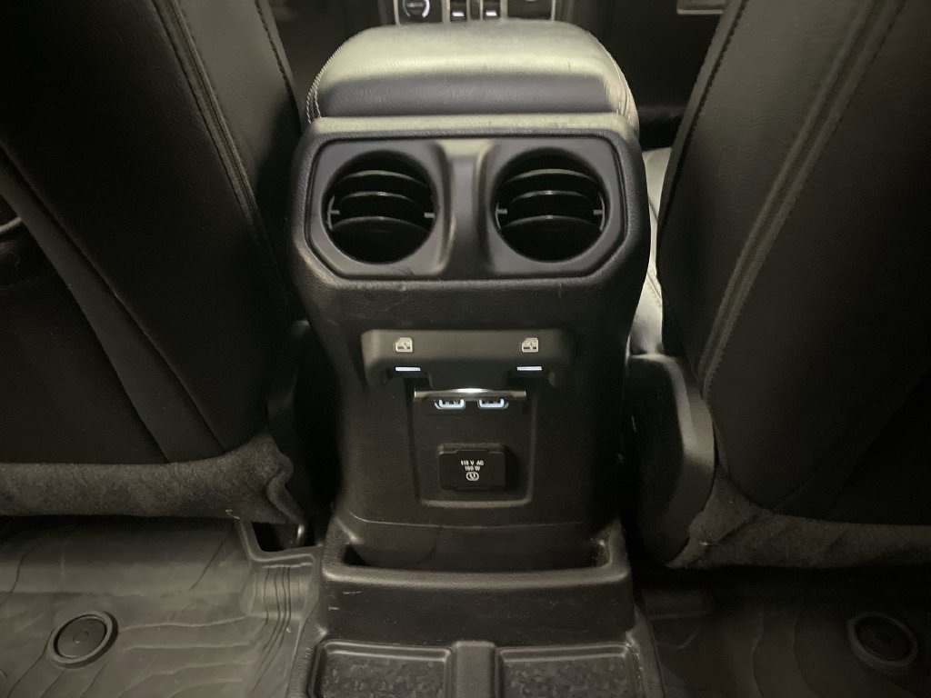 Used 2018 Jeep Wrangler Unlimited Sahara AWD/4WD image 15