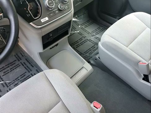 Used 2020 Toyota Sienna L image 26