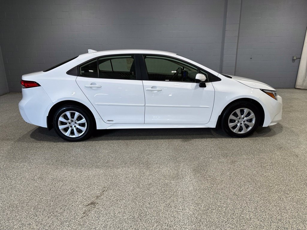 Certified 2024 Toyota Corolla LE AWD/4WD image 3