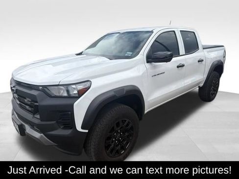 Used 2024 Chevrolet Colorado Trail Boss w/ Technology Package AWD/4WD image 1