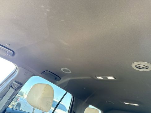 Used 2022 Chevrolet Traverse LT image 22