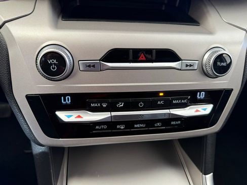 Used 2020 Ford Explorer XLT w/ Equipment Group 202A image 25