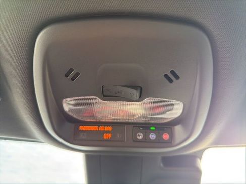 Used 2024 Chevrolet Trax RS image 30