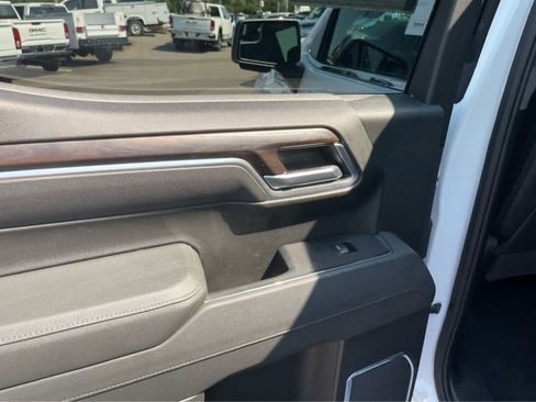 Used 2025 GMC Sierra 1500 SLT AWD/4WD image 19