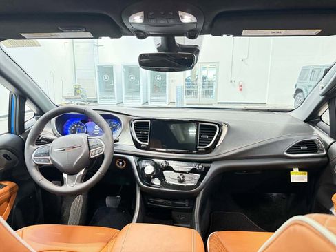 New 2026 Chrysler Pacifica Pinnacle image 23