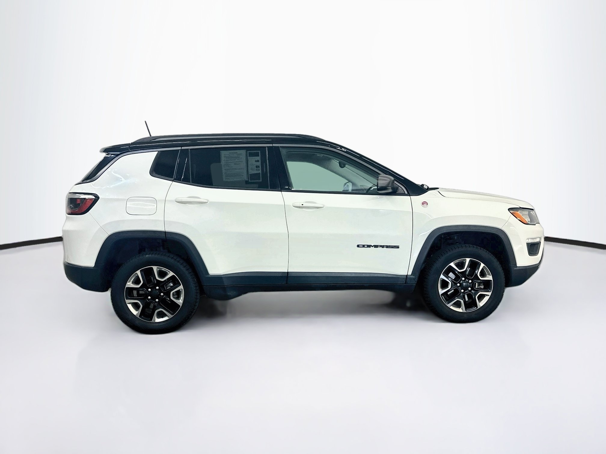 Used 2018 Jeep Compass Trailhawk w/ Navigation Group AWD/4WD image 10